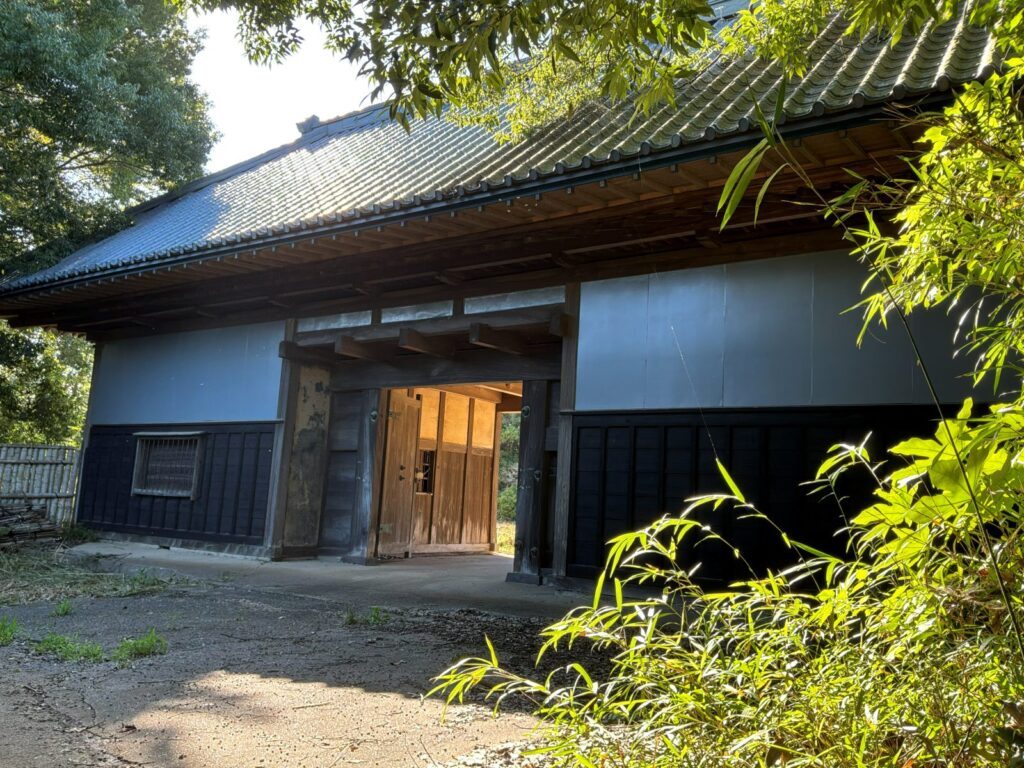 印西市船尾 長屋門のある古家付きの土地(約1,580坪)
